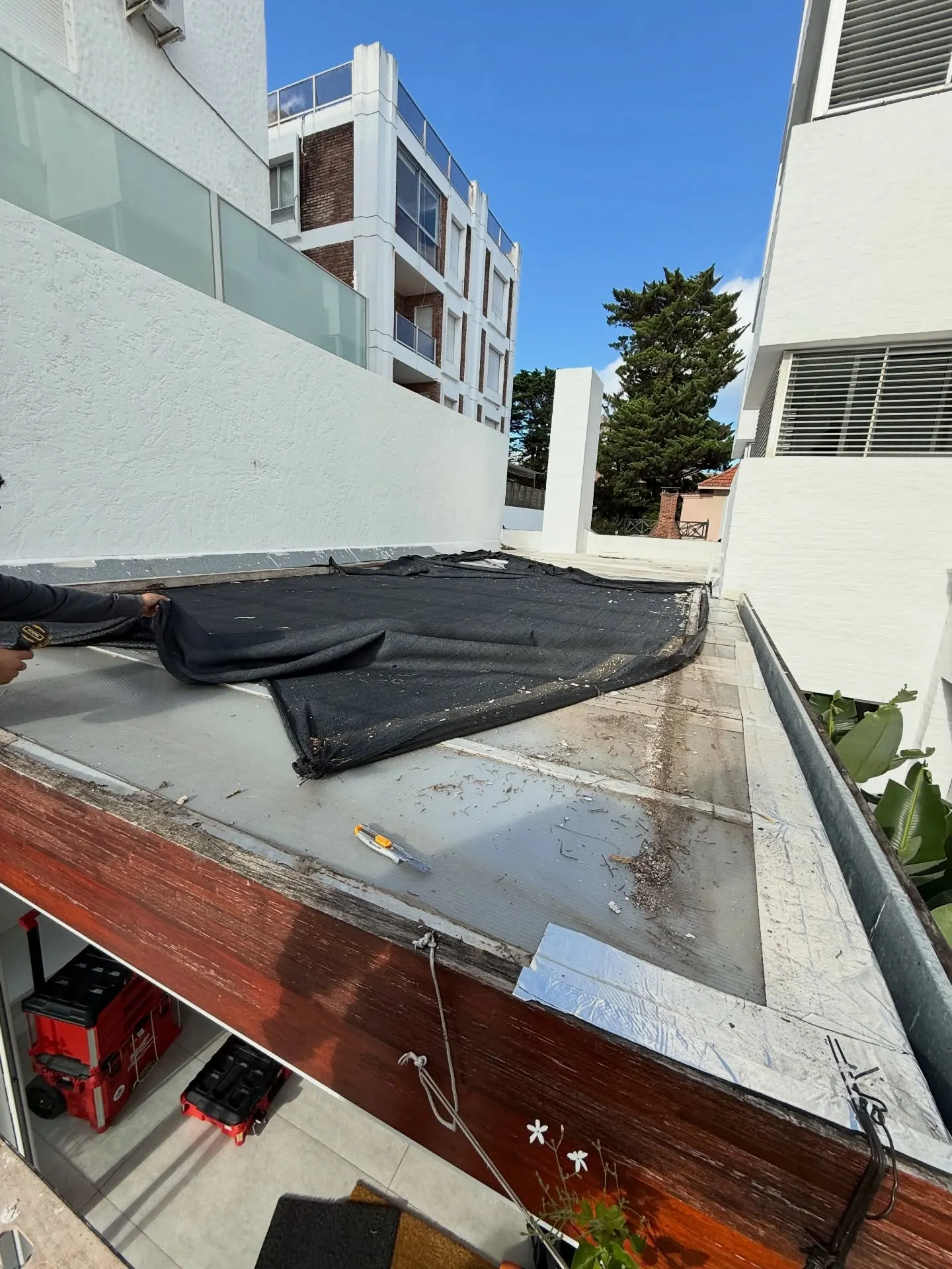 Retiro de cubierta existente y construcción de pérgola — fotografía de obra