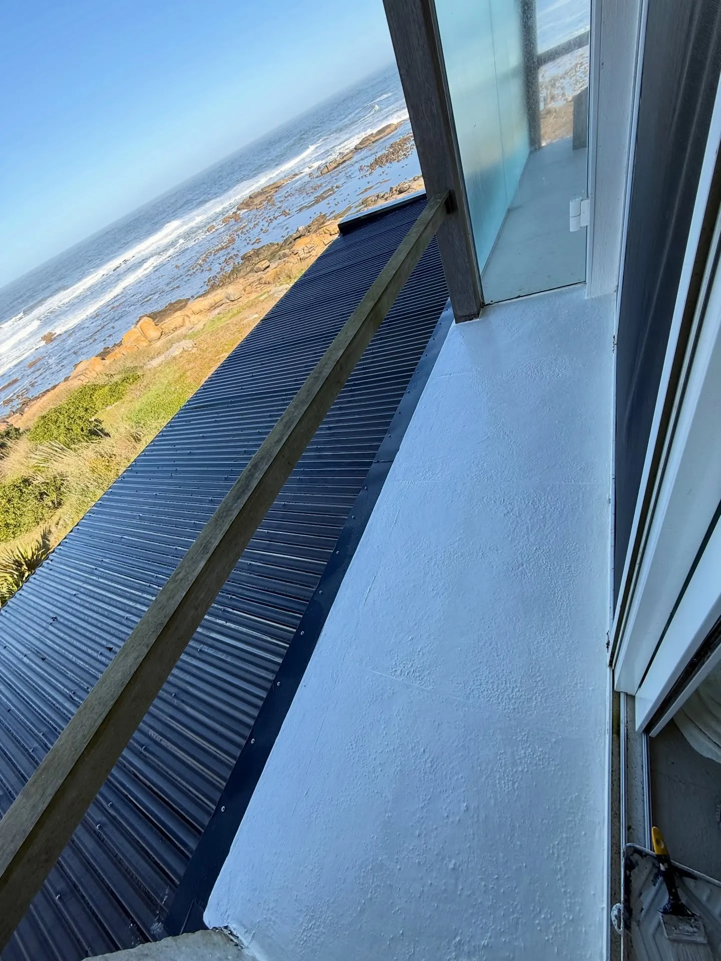 Reestructuración de pérgola con policarbonato ahumado — fotografía de obra