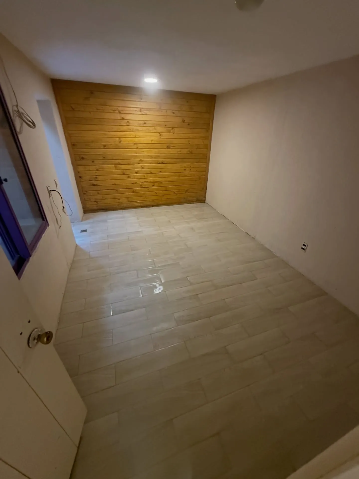 Retiro de piso de madera existente, ejecución de drenajes por vertientes naturales, pintura y colocación de piso nuevo — fotografía de obra