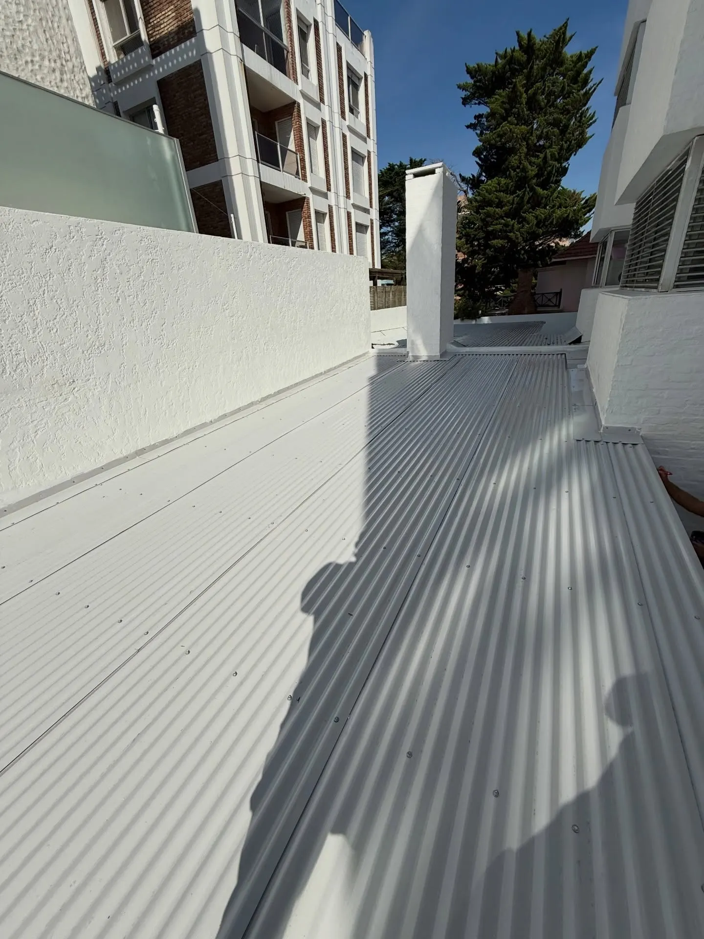 Retiro de cubierta existente y construcción de pérgola — fotografía de obra