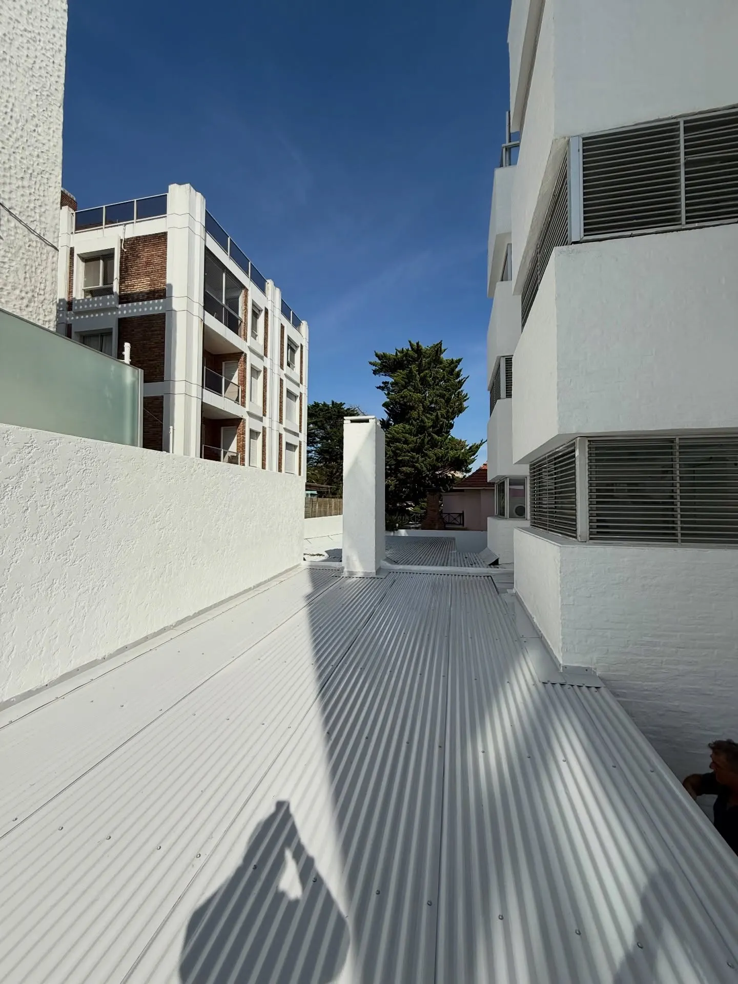 Retiro de cubierta existente y construcción de pérgola — fotografía de obra