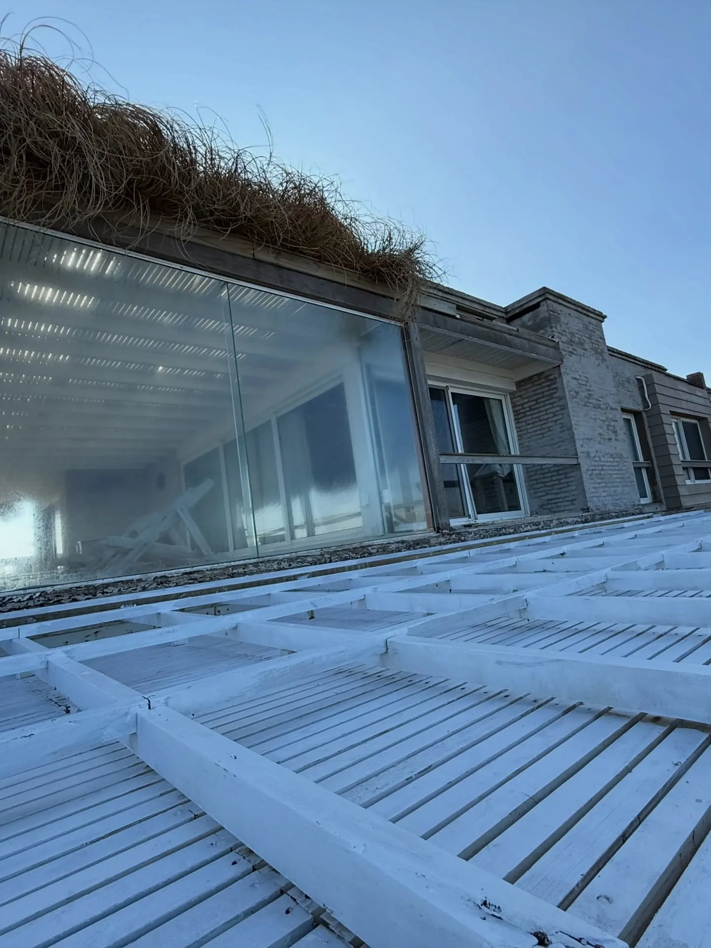 Reestructuración de pérgola con policarbonato ahumado — fotografía de obra
