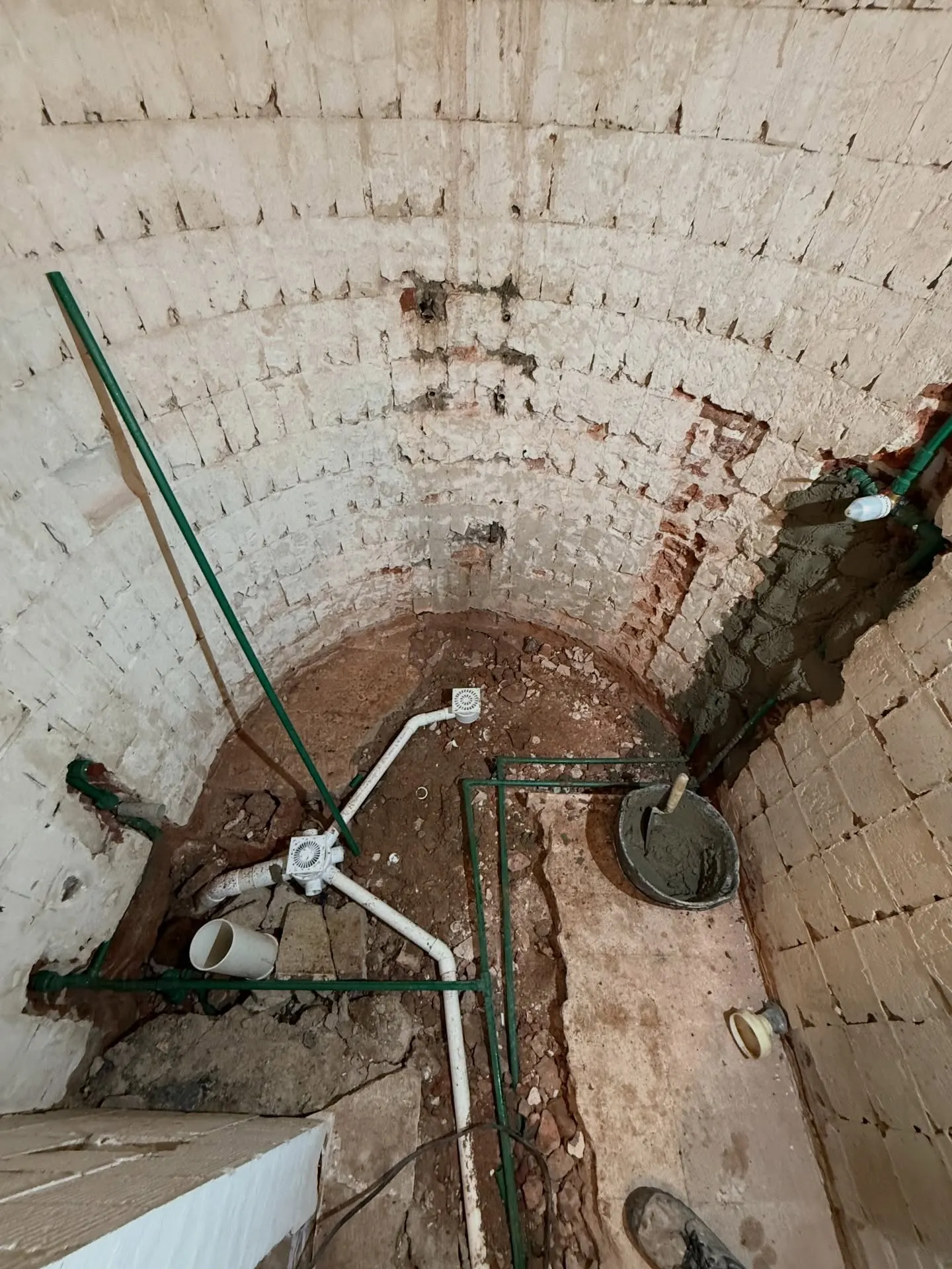 Remodelación de baño existente. Revestimiento continuo en microcemento — fotografía de obra