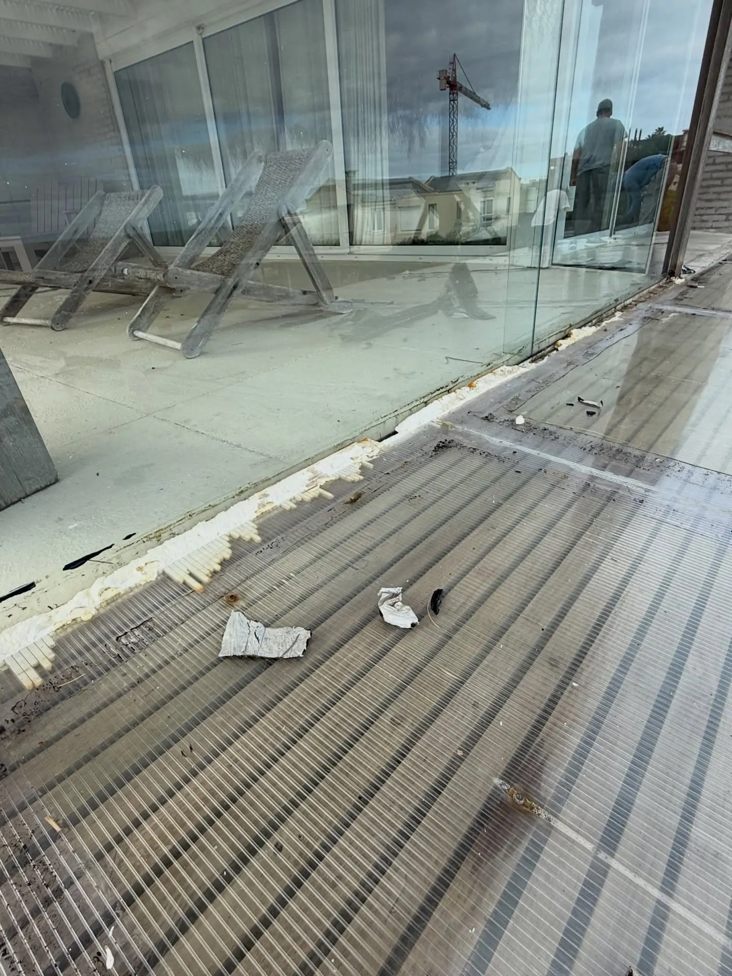 Reestructuración de pérgola con policarbonato ahumado — fotografía de obra